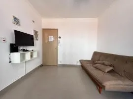 Kitnet na praia Aviação, Wi-Fi e garagem!