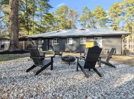 East Atlanta Retreat with 2 Homes Sleeps 16 and Pet Friendly