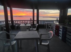 Pinwheel Hostel Vlora & Rooftop Bar โรงแรมในวญอเรอ