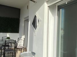 Appartement cozy en r&eacute;sidence Marina, Sa&iuml;dia, hotel con alberca en Saidia