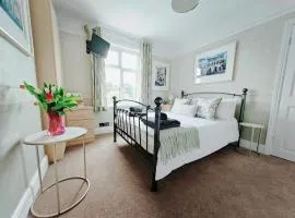 Spacious 4-Bed House - Long Stays - Free Private Parking - Contractor Friendly