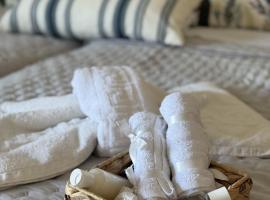 &Chi;&rho;&upsilon;&sigma;ή &Alpha;&mu;&mu;&omicron;&upsilon;&delta;&iota;ά, 3-stjernet hotel i Edipsos