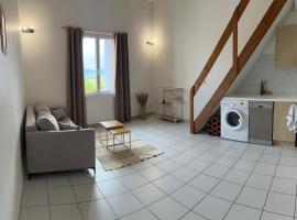 Charmant studio tout équipé pour 4 personnes, hotel in Saint-Just