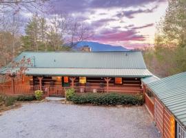Luxury! Views, Hottub, Theater, GameRoom, Private, Wood Fireplace، فندق في غاتلينبرغ