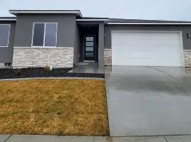 King Bed, Large Kitchen, Yard, Garage 6660