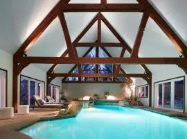 Le Manoir 9 bedrooms Indoor Pool Walk to Resort