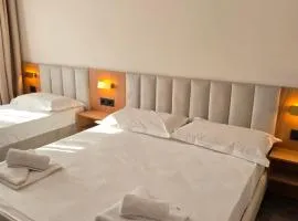 Azure Hotel Dhermi