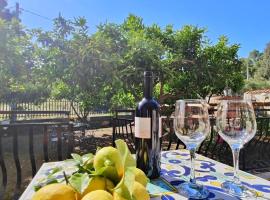Lemon Tree Home, hotel ad Aci Castello
