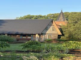 Viesnīca Large, atmospheric cottage in the countryside pilsētā Bełzcna