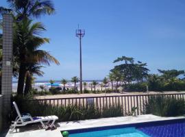 APARTAMENTO Pe na Areia com piscina vista mar bairro nobre, Hotel in Bertioga