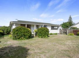 Coastal Drift - Waikanae Beach Holiday Home, lake house rental in Waikanae