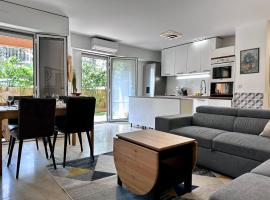 CAP THALASSA - Beau 2P - Piscine - Parking - AC, hotel in Roquebrune-Cap-Martin