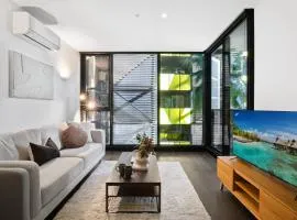 Elegant 1-Bed Apartment with Premium Amenities