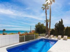 Chalet with sea view in Alicante, готель у місті Ел-Кампельйо