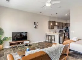 CozySuites - Penrose On Mass with pool and parking #8