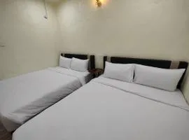 Reds Roomstay Pantai Penarik 5