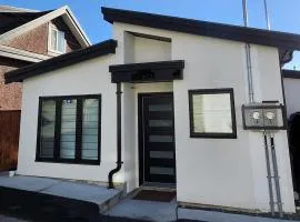 Central & Modern Whole House in Vancouver