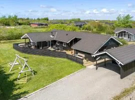 Five-Bedroom Holiday Home Tarm With A Fireplace 03