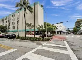 Ocean Dr 1BR Miami Beach Getaway