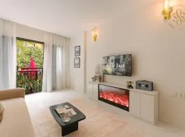 Classic house 3MasterBR HoanKiem Lake by SSens Homes