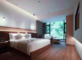 Zhangjiajie Utopia Hotel--Free one way pick up service over 2 nights