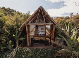 Ibuku Hotel Guatapé - Chalets，位于瓜塔佩的木屋