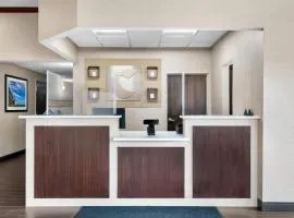 Comfort Inn & Suites North East