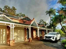 Homestay on the Hill - Close to Theme Parks
