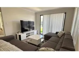 Cozy Holiday and Business Home