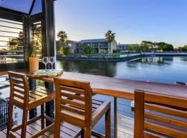 Elegant Waterfront Gem where the Ocean meets the Canal!