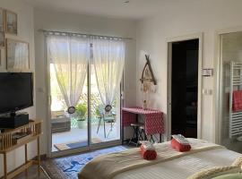 Chambre cosy Andernos Les Bains, hotel v destinaci Andernos-les-Bains