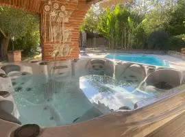 Toulousaine de 200 m2 10 pers Piscine Jacuzzi proche de Toulouse