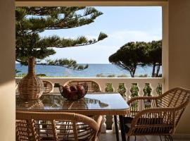 Sea Elegance Villa - On the Beach, by ZanteWize, hotell i Zákynthos by