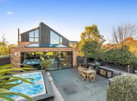 Nutkin Barn - Contemporary home in West Sussex, hotel em Chichester