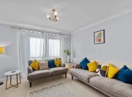 Bright & Spacious 3 Bedroom Home in Central Exeter