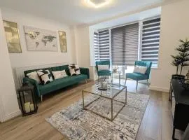 Elegant & Serene 3-BR Retreat Minutes from Heathrow Airport-London- Slough central-Legoland-Ascot-Windsor for Contractors-Families-Relocators-Businesses