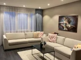 2 floors, 3 bedrooms townhouse.