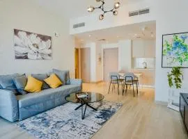 Maison Privee - Modern Yas Island Escape with Peaceful Canal Views