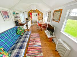 Cool Seaside Hut, Sandy & Quiet Norfolk Beach, campsite in Bacton