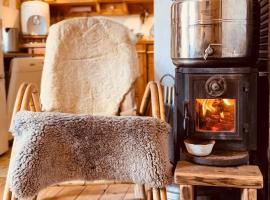 Zimmer in rustikalem alten Haus，位于Tiefenpölz的带热水浴缸的酒店