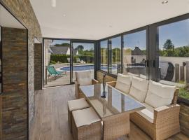 Piscine, jacuzzi et grande terrasse pour 7, Hotel in Penmarch