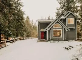 House w Hot Tub - Wifi - Fireplace - Pets Ok