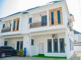 Lekki 3 Bedrooms Furnished Home Ensuite Stylish & Comfortable, hotel v destinaci Lekki
