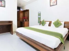 HOTEL LUXUARY SHANTA PALACE Near Temple and charbagh railway station - A Luxuary Hotel