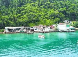 1819 Marine Hotel