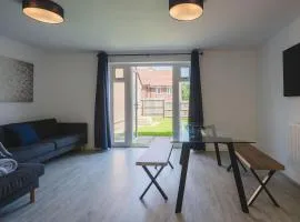Comfortable 3 Bedroom Home w Garden and Parking
