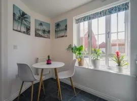 Comfortable 3 Bedroom Home w Garden and Parking