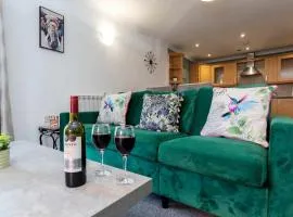 Linthorpe Apartment with Parking