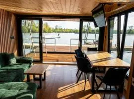 House Boat s výhledem na Wake Park