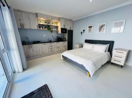 Rissie's Place, hotel in Gordonʼs Bay